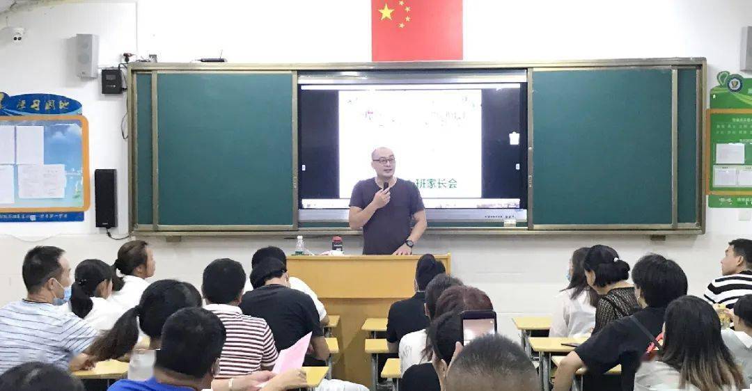 end撰稿 雷量(小学部|林智春(中学部)图片 王碧珍(小学部)