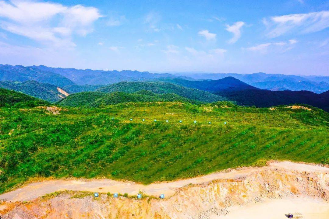 为全方位推进绿化复垦,打造绿色矿山,华新襄阳公司在做好矿山石灰石