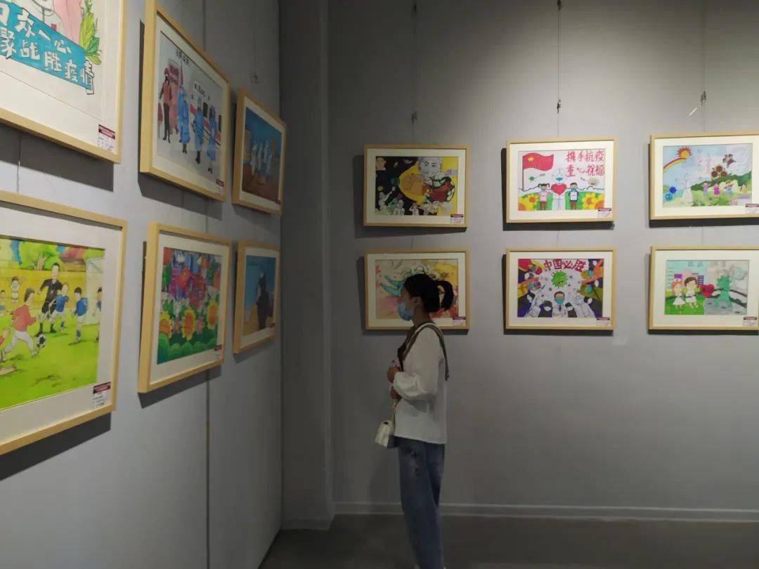 全市中小学师生书法绘画摄影展开展_展览