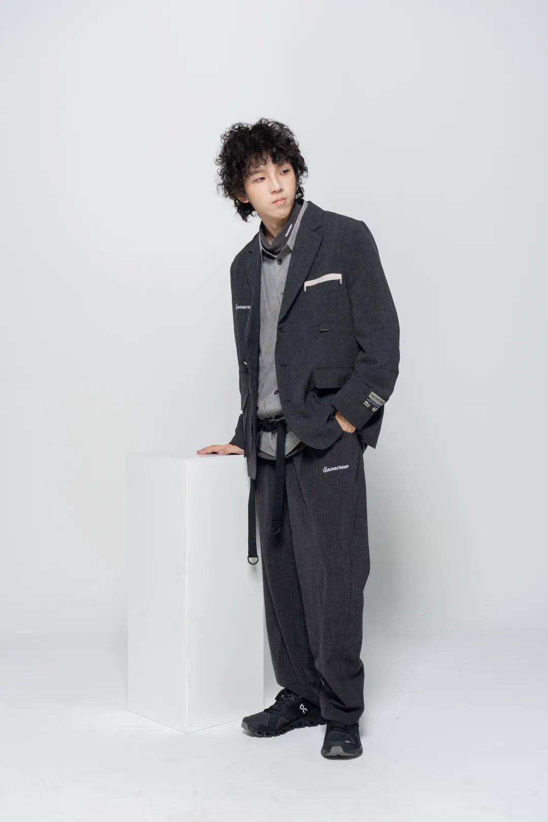 蓝人|蓝人装|穿上「费德勒的跑鞋」后,我只想惊呼一句:太嗯了!