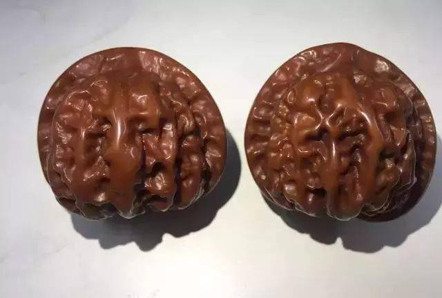 把核桃盘成玉化,只要20年就够了!