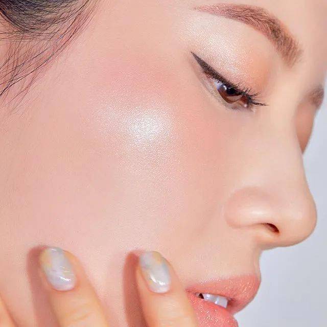 肌肤|水光妆升级版来了,又美又立体的海豚玻璃肌你听过吗?