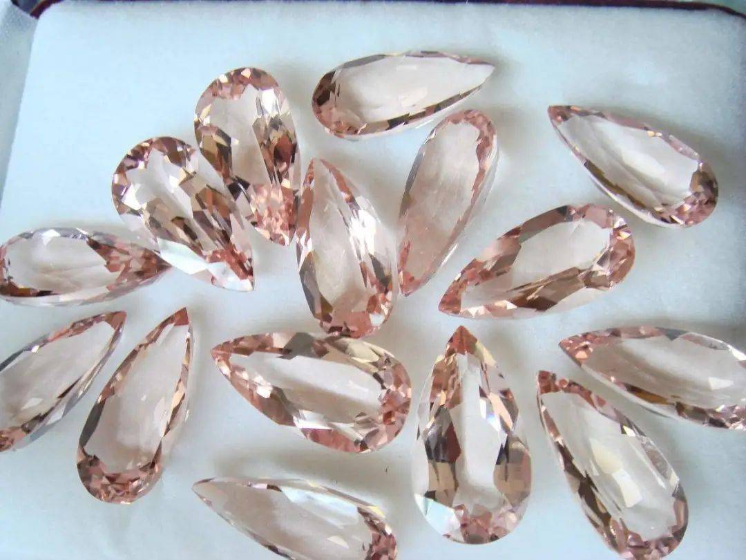 摩根|杨杨：都是3个孩子的妈了，还这么少女？凯特王妃的冻龄秘密是…