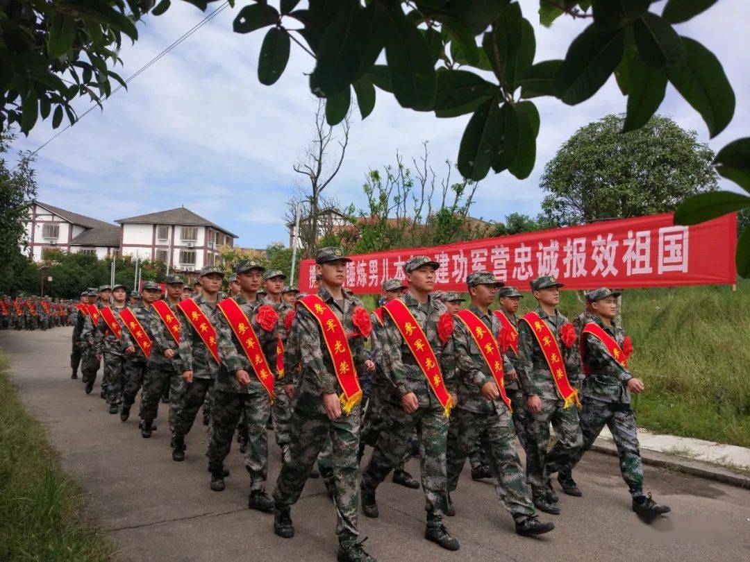 牢记使命,矢志军营,始终按照"听党指挥,能打胜仗,作风优良"的要求