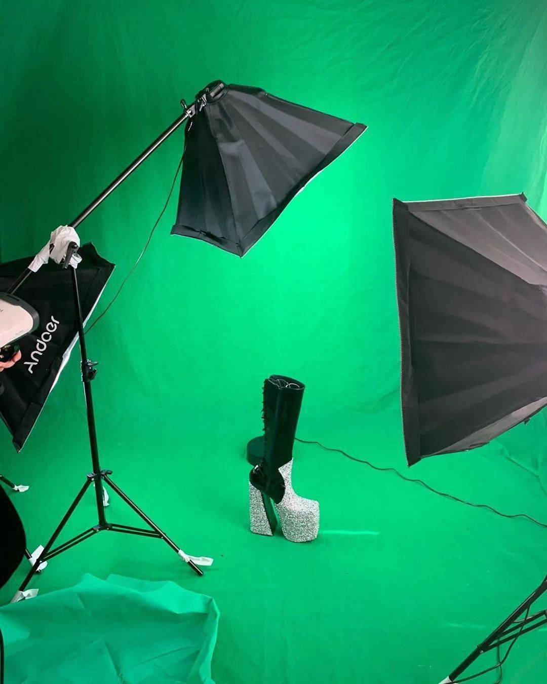 Reed|勇敢出柜却受尽歧视,如今他凭借仙美颜值为Gucci走秀,还被Vogue评为最受瞩目的设计师！