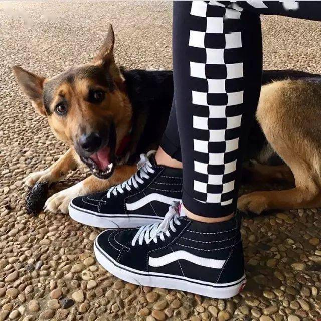 小黑|小白鞋真的烂大街了！这双鞋比它潮10倍！