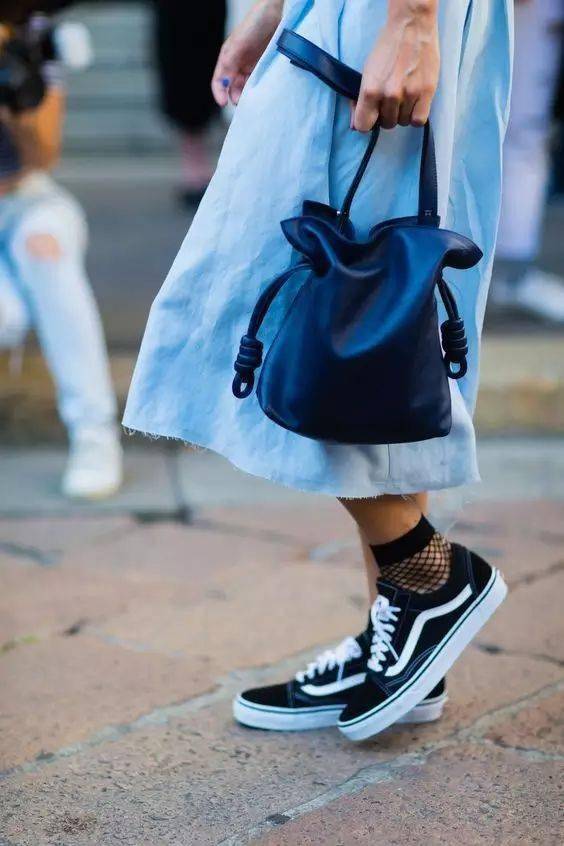 小黑|小白鞋真的烂大街了！这双鞋比它潮10倍！