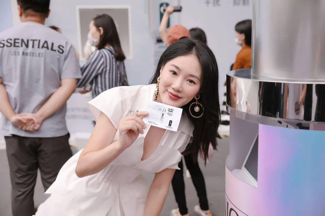 倩碧|在302万人美白片场，我被皮肤真相小黑屋爆击了……