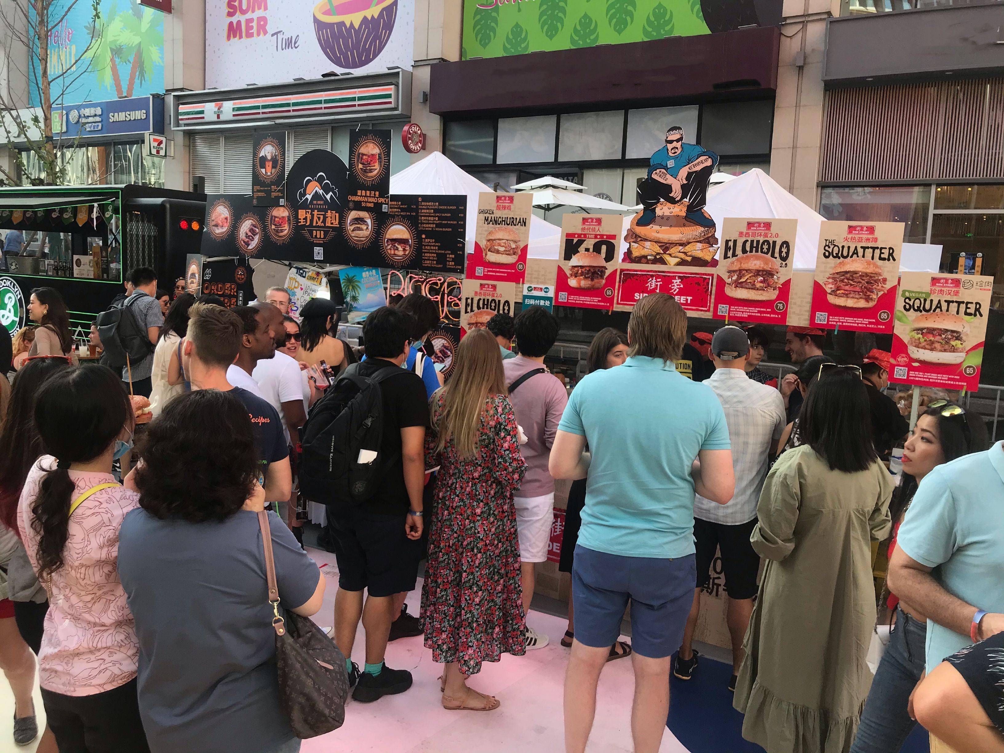 超1万人打卡北京汉堡节,望京超40家汉堡佳肴轰炸味蕾