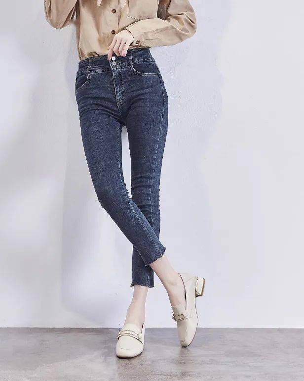 上流社会|女明星轻松入秋,必备乐福鞋,穿上一秒变“上流社会”!