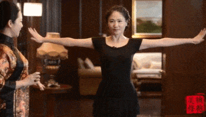 徐峥|37岁穿旗袍秀“完美腰臀比”征服徐峥，让毒舌章子怡赞不绝口：女人最高级的性感，都藏在这一点！