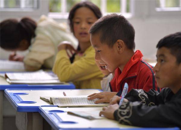 阿布泽鲁|阿布泽鲁小学——为“离群小鹿”种下一片森林