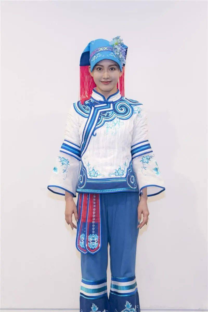 舞蹈|变！变！变！这个舞蹈演员在《大地颂歌》里变了五个造型