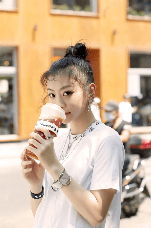 合作|潮人必备!CoCo与CK腕表首饰跨界合作,限量版手环抢疯了...