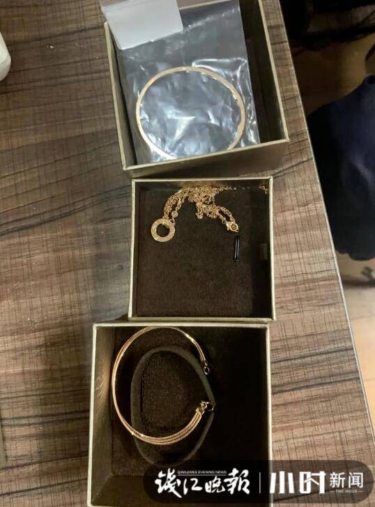 啥情况？价值4万多的首饰找回，小姑娘不着急领