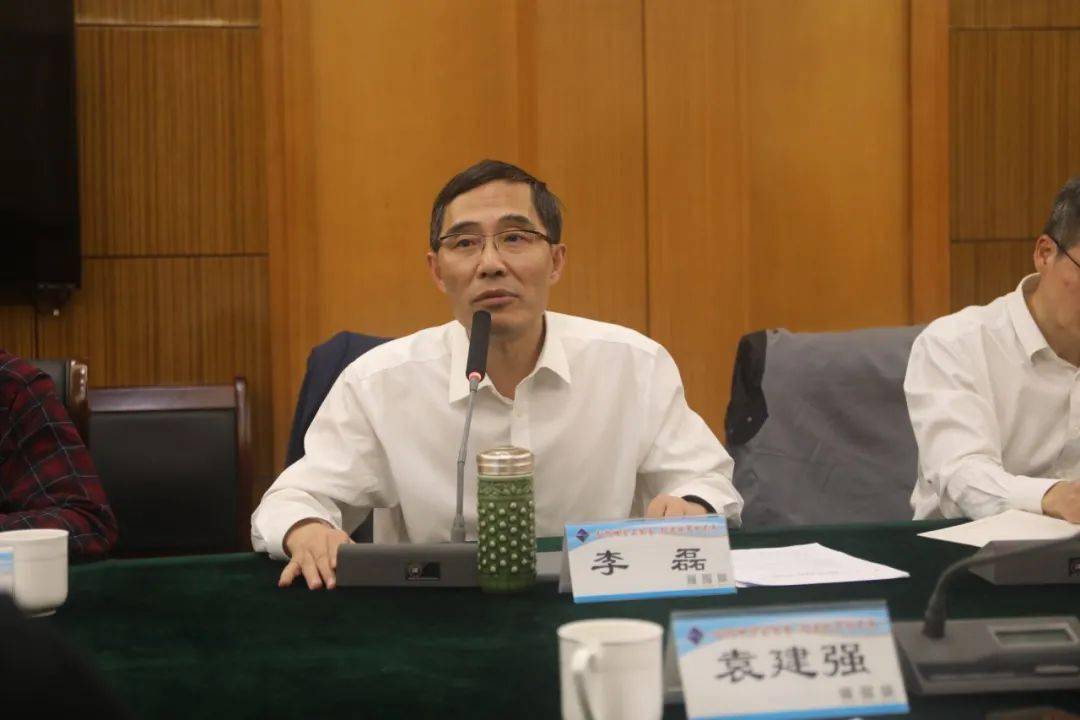 会上,杭州市城管局党组书记,局长李磊介绍了市城管局机构改革情况及