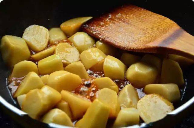 怎么做红烧芋头好吃 8348eb29e54f47e6891ce7d34ea5c729.jpeg