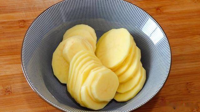 土豆泥做的薯条做法 0508ac15e0e841f6860fd139de178ebf.jpeg