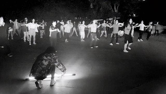 活动|健身、社交、解压，大学生爱上广场舞