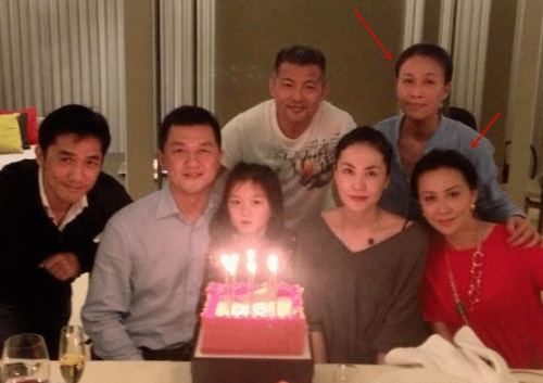 双胞胎|刘嘉玲、那英撞脸，堪比双胞胎？珠宝圈尴尬的碰瓷现场，你更分不清...