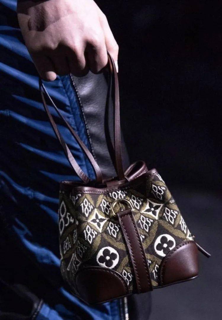 Louis|这个秋天买什么包？——LV的新老花有点时髦