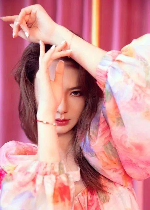 直播|次元璧破了！戚薇罗永浩同框带货力MAX