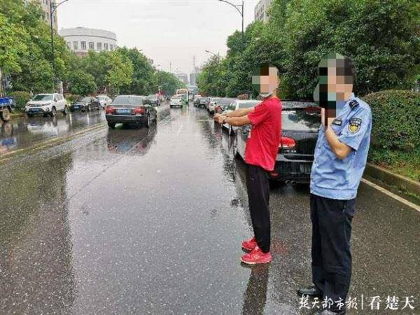 窃贼“顺”走一辆早餐配送车，一车早餐他竟靠