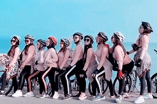 女性|女孩穿性感吊带被判刑！首相：穿这么少，被性侵都是你们自找