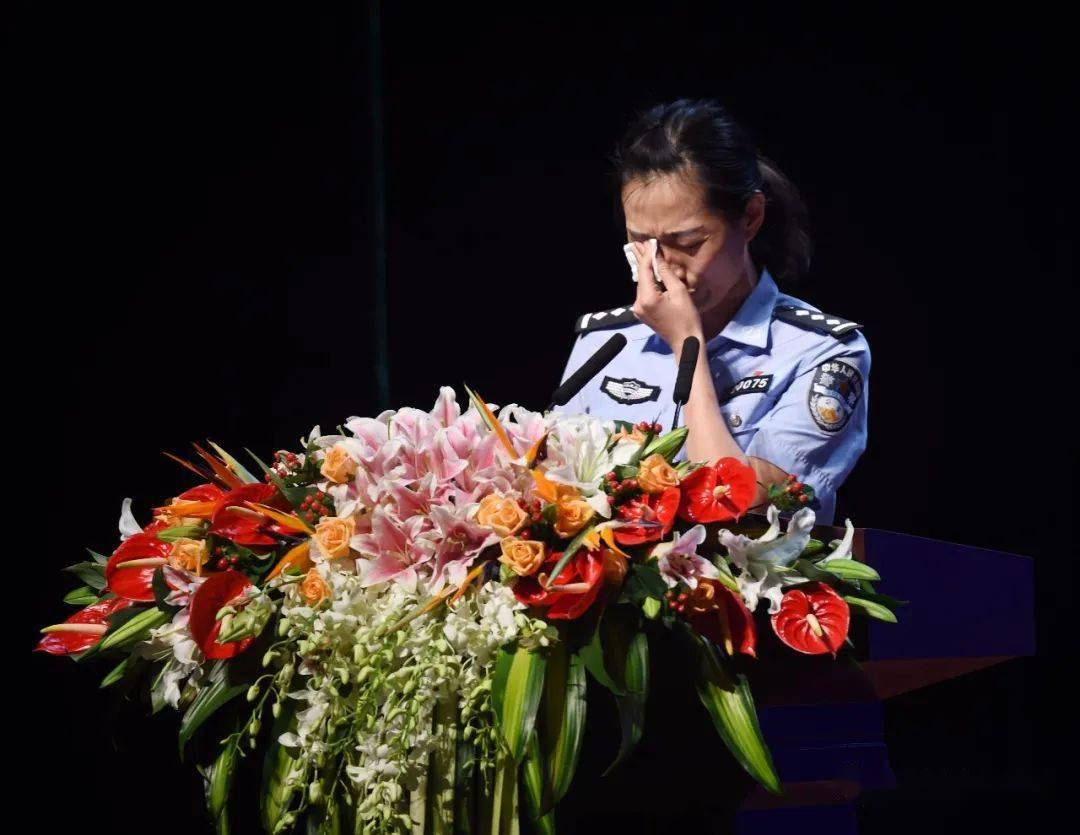 催人泪下!"中国消防忠诚卫士"陈陆先进事迹报告会在合肥举行!