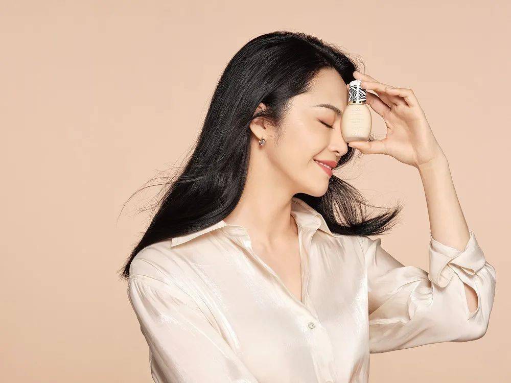 配方|想要不脱妆，就要Sisley 持久粉底液~