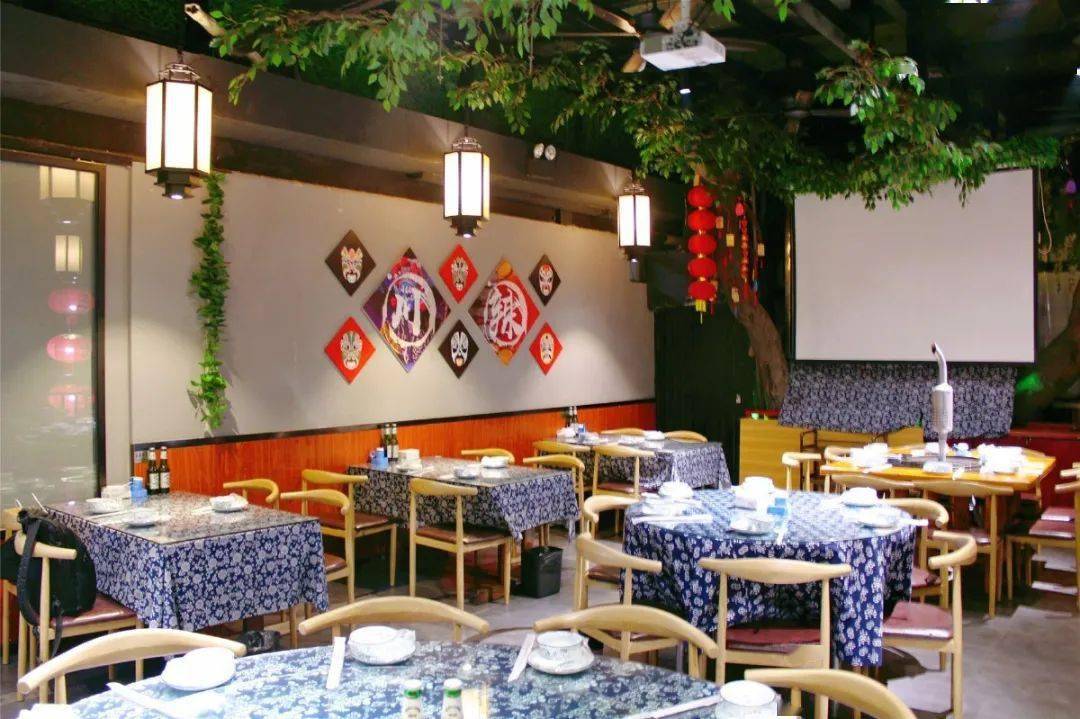 商家|99元抢原价260元「三哥院子地锅烤肉」4-6人餐！烤牛肉、烤五花肉、烤培根、烤翅中、烤鱿鱼……红遍哈尔滨的地锅烤肉快来试试！