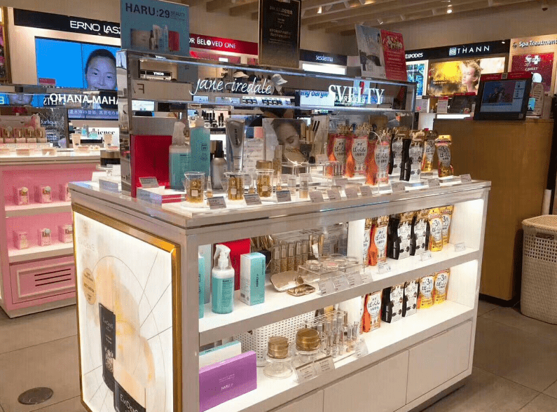 白成|黄轩录一天综艺就“黑化”，为啥同行的乔欣能躲过烈日，白成一道光？