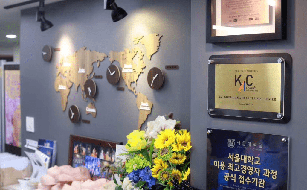 白成|黄轩录一天综艺就“黑化”，为啥同行的乔欣能躲过烈日，白成一道光？