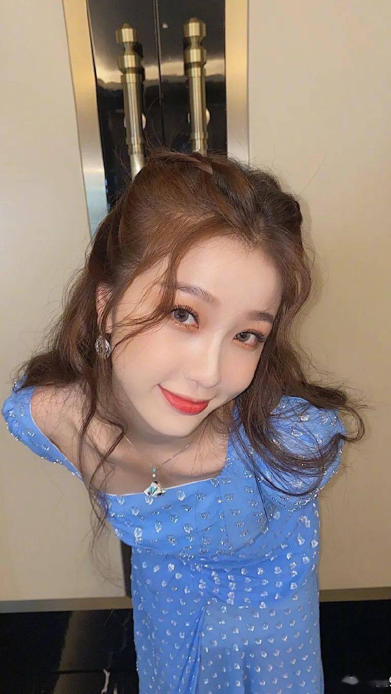 卷发|今年秋冬最C位的发型 杨幂赵丽颖都帮你们想好啦！