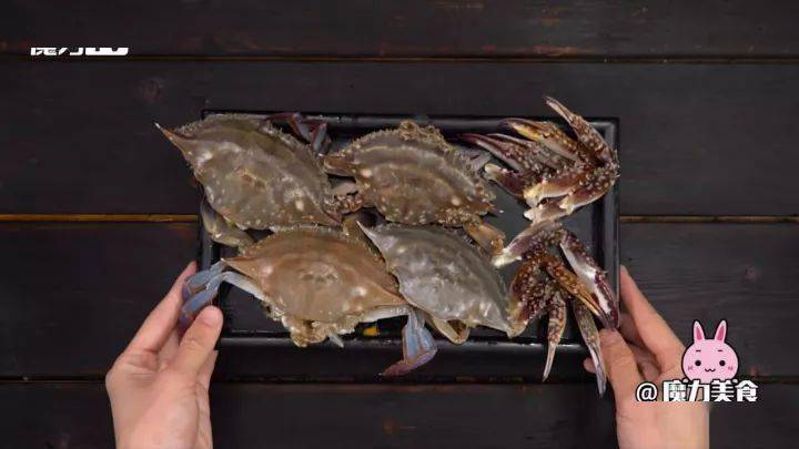 五花肉|怎么少得了螃蟹呢五花肉烧梭子蟹|中秋节快到了