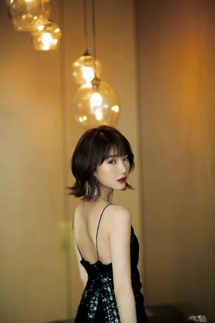 眼影|小圆眼毛晓彤，原来是这么化出女人味的！