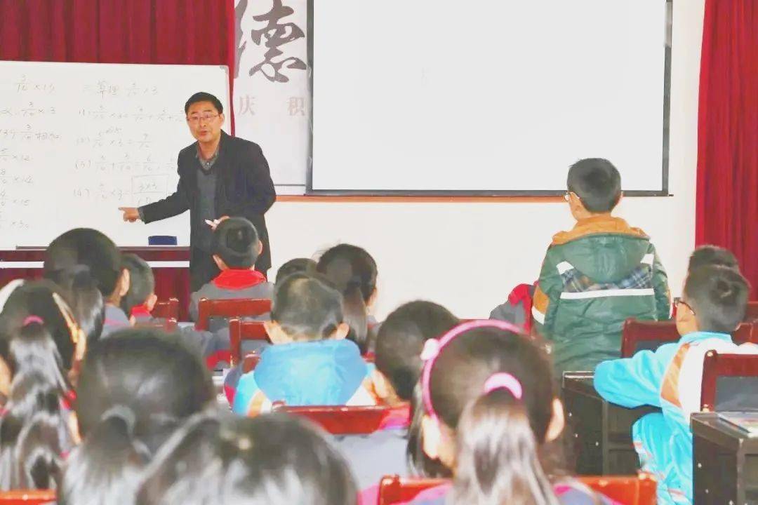 余庆有位小学数学老师,从"娃娃老师"成长为名师,他是这么干的!