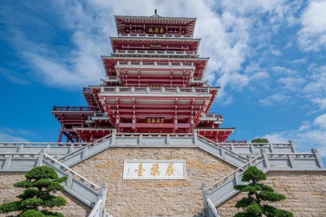 山上展旗楼山下未来城