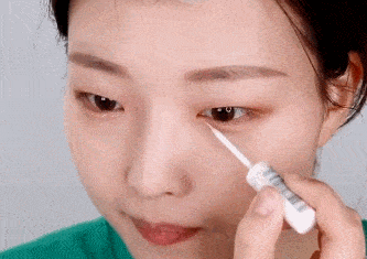 眼影|每刻美丨成熟女生们的秋日妆容 就是这种感觉！