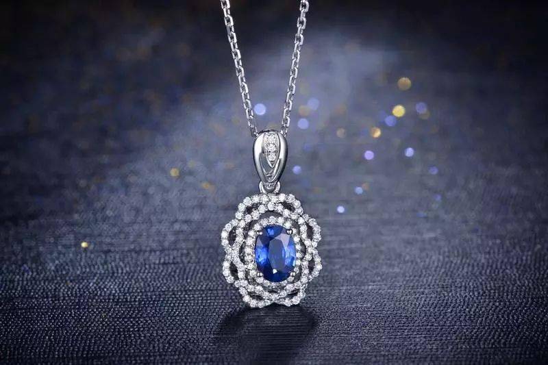 台面|台面越大，宝石不一定越值钱，便宜又显大的宝石很可能是陷阱……