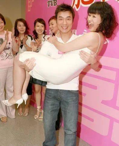 肥田|胡杏儿亮相《演员2》爆肥田时期辛酸史，&新剧佢又扮女强人！！！