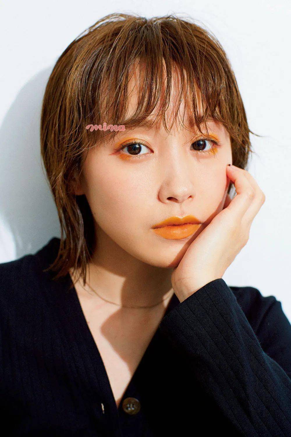 眼影|每刻美丨成熟女生们的秋日妆容 就是这种感觉！