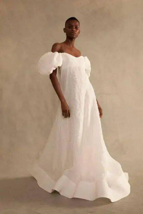 流行色|秋冬流行色新鲜出炉！秋季8大外套流行趋势/ 现在可以穿的2020秋冬连衣裙 /2020/2021秋冬最时尚的裤子指南！