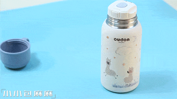 倒水式的茶杯盖,双重开盖防喷溅, 可以倒水,也可以直饮.