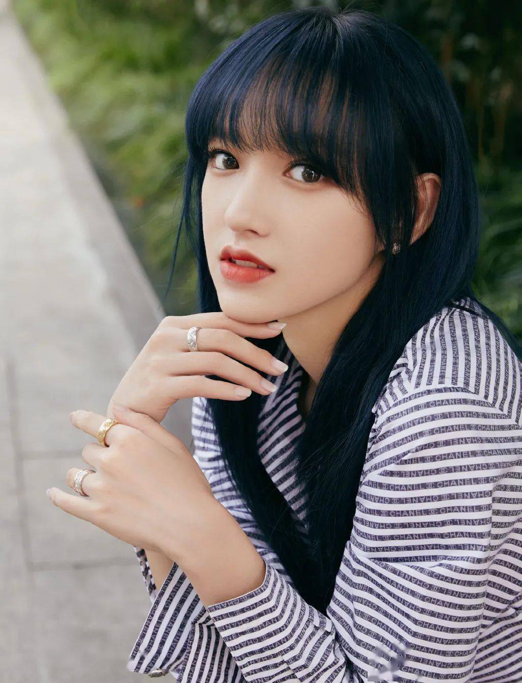 黑发|又酷又甜，宋祖儿的半永久茶黑发竟也要花这么多心思来护色？