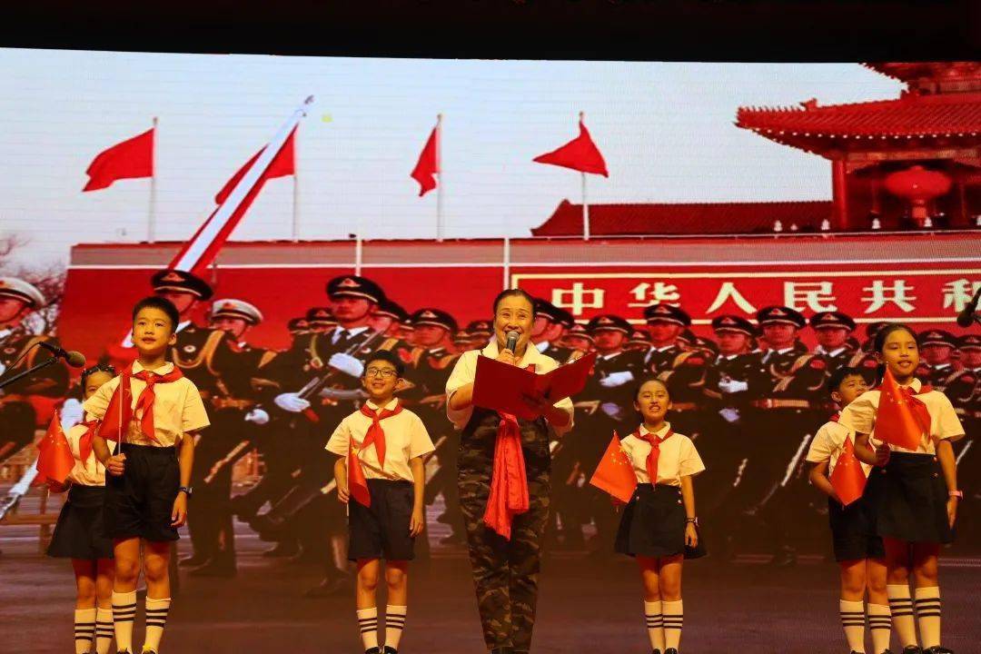 市民文化节让国旗在天安门广场高高飘扬为新时代的中国朗读