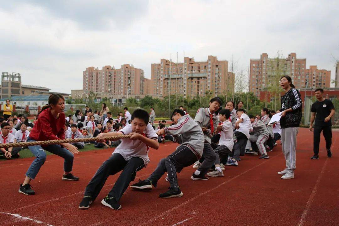 金水苑中学:心的凝聚,力的较量——第六届悦动节之拔河比赛