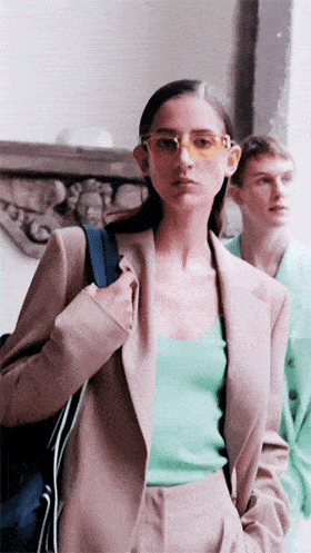 西装|我问一个偶像男星去前女友婚礼穿啥?答:一身荧光绿