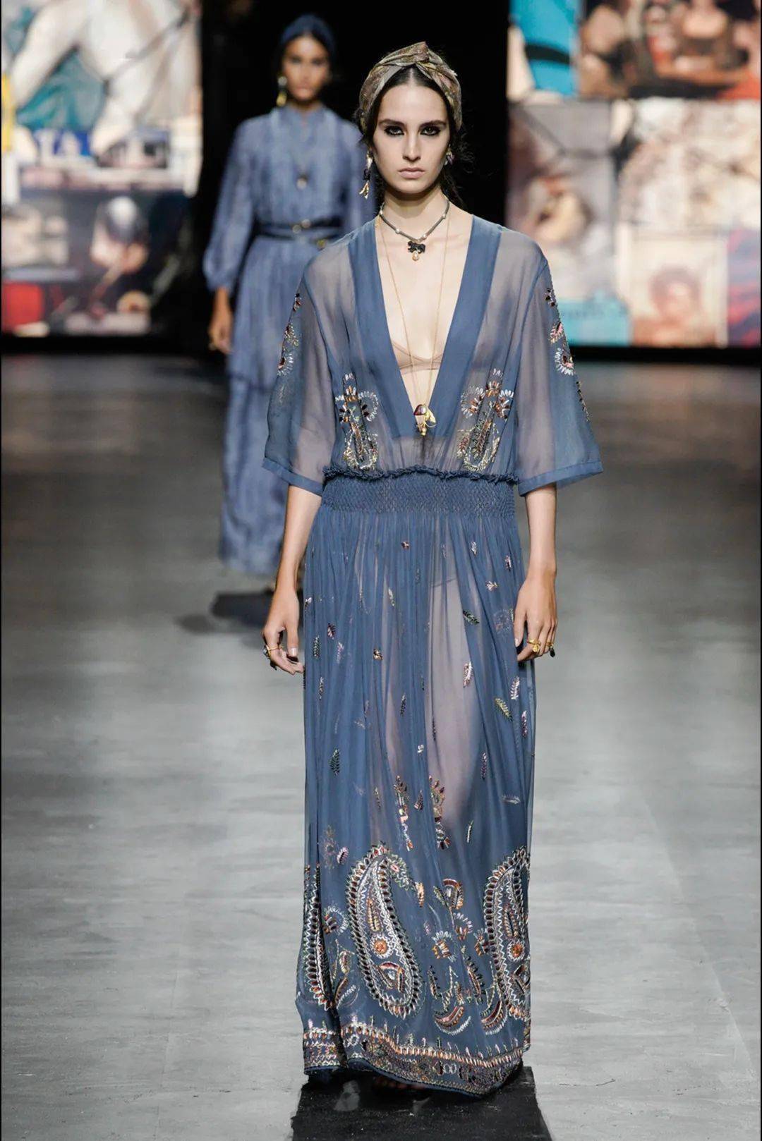 Lucia|让孟美岐、杨采钰都种草的美裙子 据说穿上它才更像“文化人”？