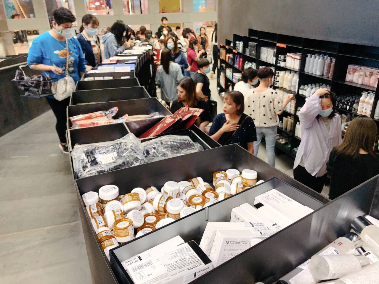 小样|违规卖小样、在售产品未获授权...HARMAY话梅爆红背后的疑问